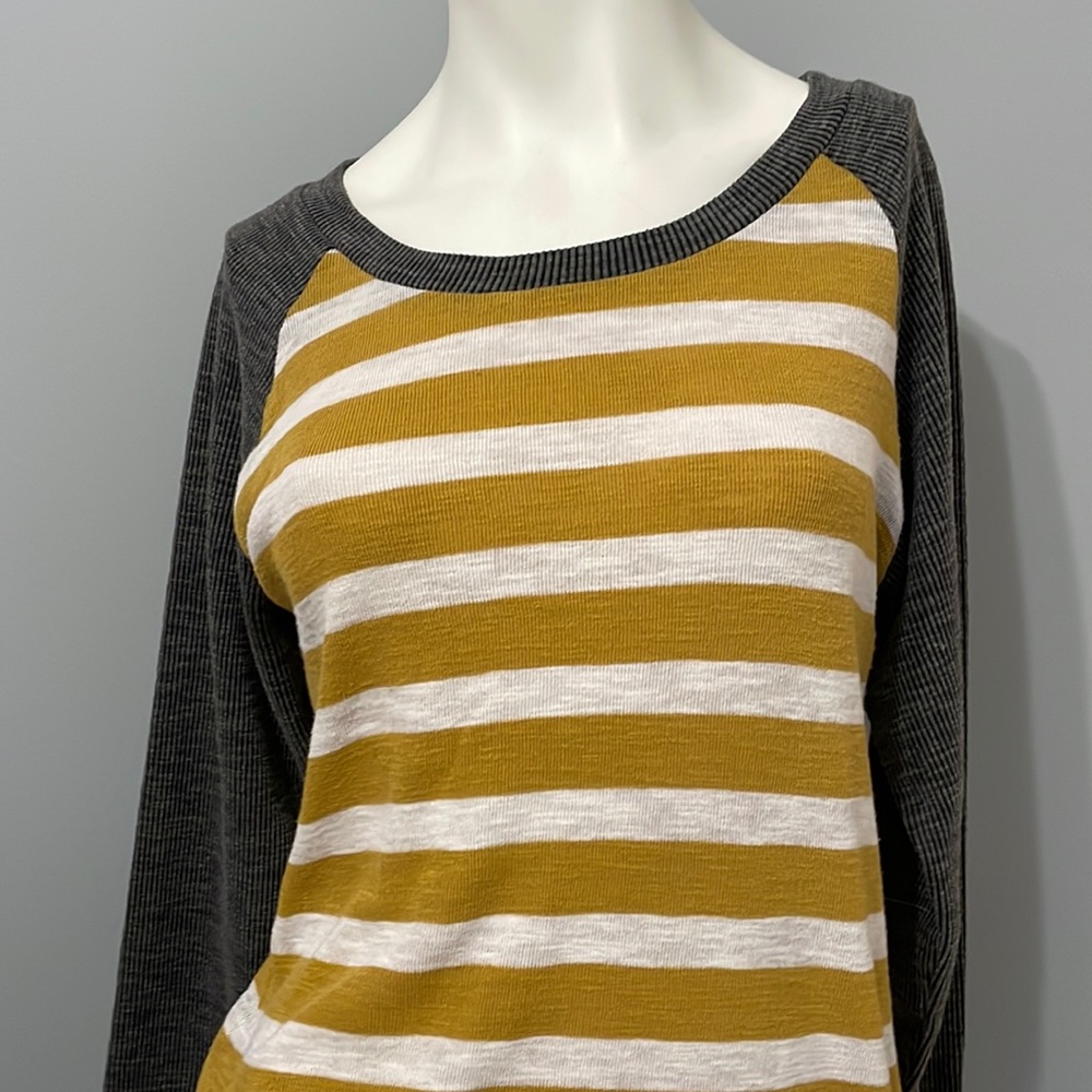 Wonderland by Orange Top, size Large. Bundle & Save!!